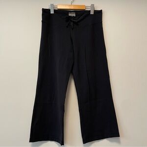 Lululemon black capris